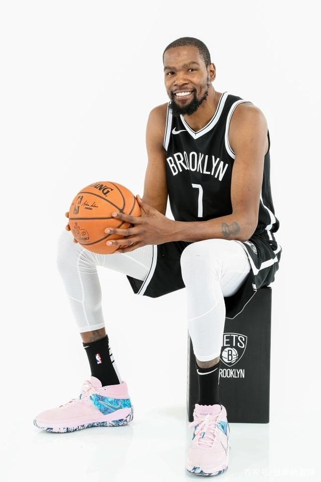 他在攻防两 他在攻防两