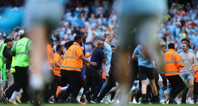 詹姆斯通过 詹姆斯通过